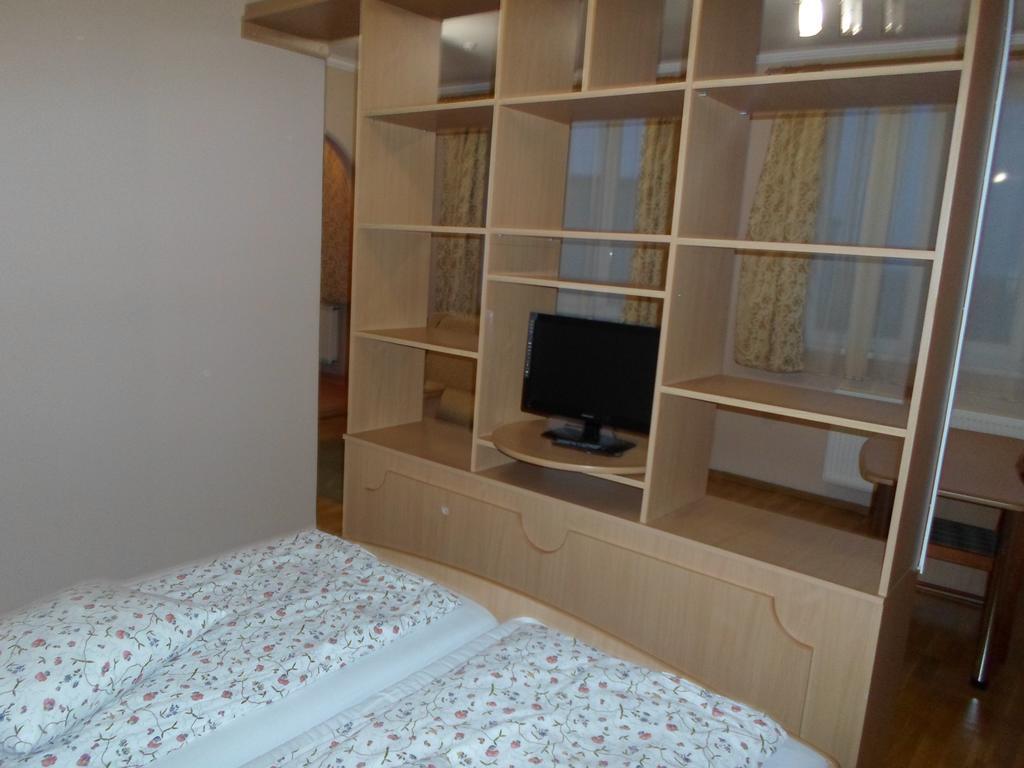 Piroshka Hotel Берегово Екстериор снимка